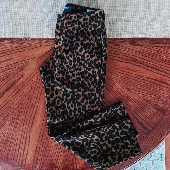 Old Navy Leopard Print Harper - Picture 2 of 3